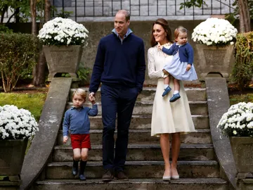 Los príncipes Guillermo y Kate junto a sus hijos Los príncipes Guillermo y Kate junto a sus hijos