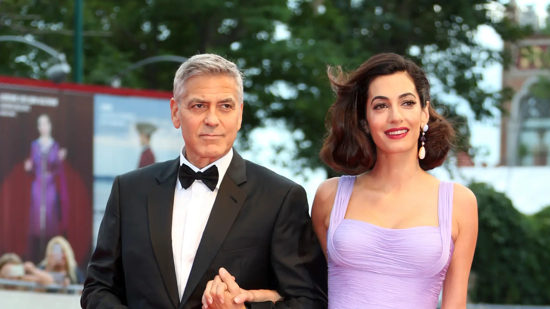 George Clooney y su mujer Amal Alamuddin reaparecen tras ser padres de gemelos