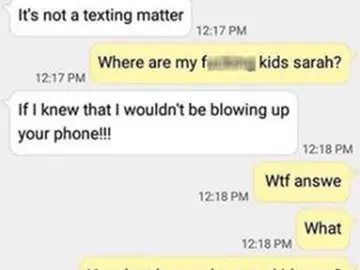 Cruce de mensajes entre la niñera y el padre enfadado Cruce de mensajes entre la niñera y el padre enfadado