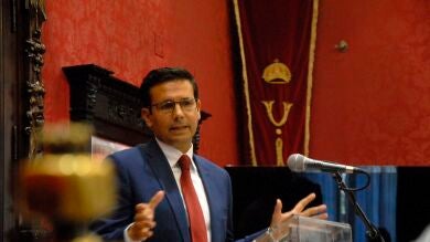 El alcalde de Granada y sus propuestas encienden las redes sociales: Cobrar las tapas e invitar a Elon Musk a la ciudad