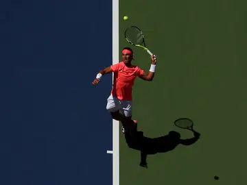Rafa Nadal, sacando en su partido contra Dolgopolov en el US Open Rafa Nadal, sacando en su partido contra Dolgopolov en el US Open