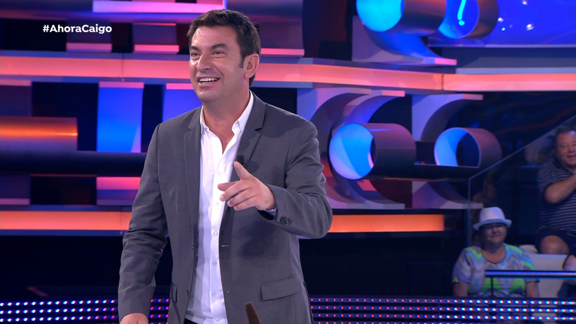 Arturo Valls contado chistes de gafas