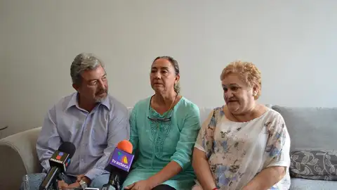 Jorge Fernández (izquierda), Adriana González (centro) y Rosa María Santamans (derecha), suegros y madre de Pilar Garrido Jorge Fernández (izquierda), Adriana González (centro) y Rosa María Santamans (derecha), suegros y madre de Pilar Garrido