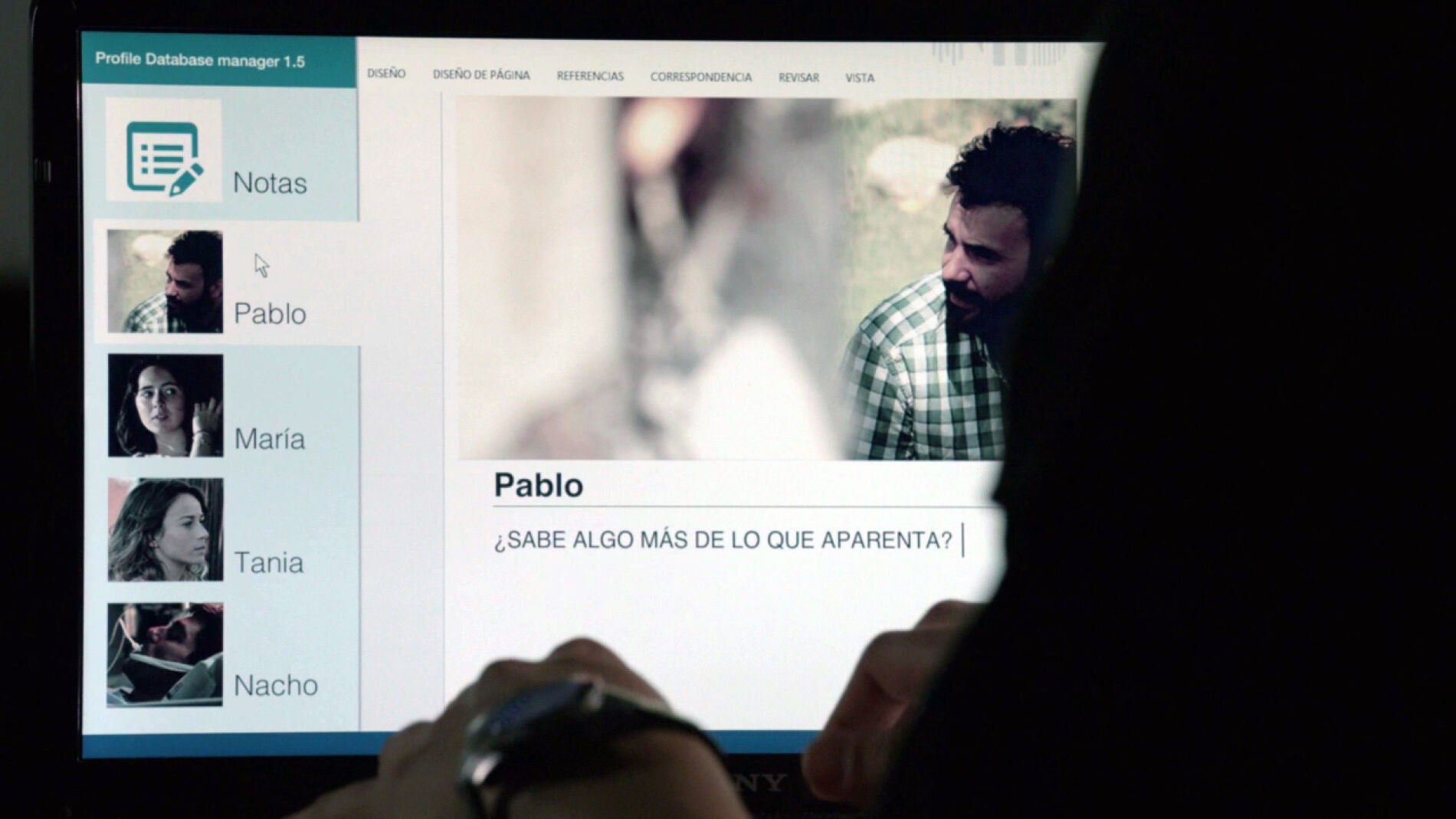 Ana escribe en su informe: &ldquo;Ha empezado&hellip; &iquest;Qui&eacute;n es qui&eacute;n?&rdquo;