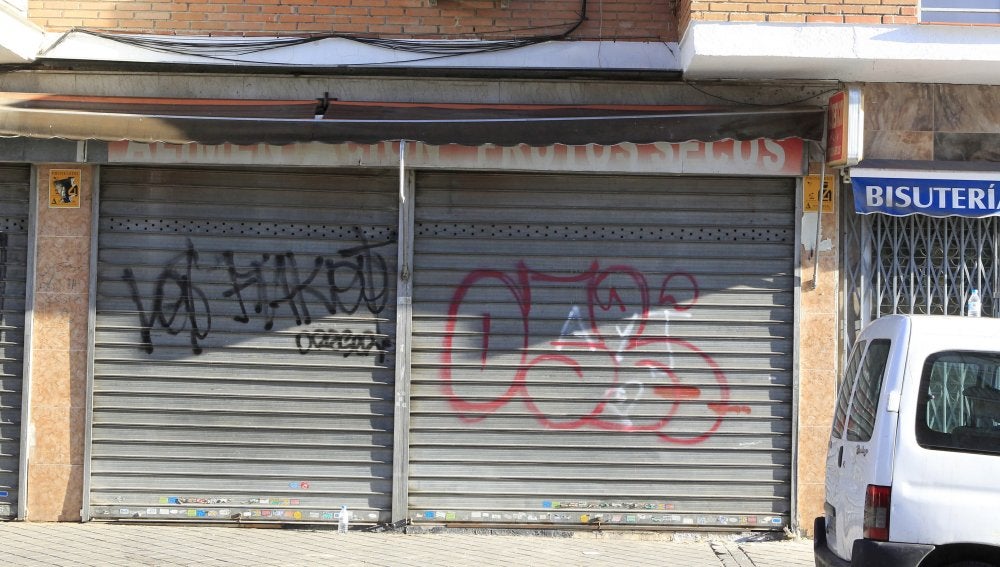 Fachada de la tienda de alimentación china, ubicada en el madrileño barrio de Usera, donde el menor fue atropellado