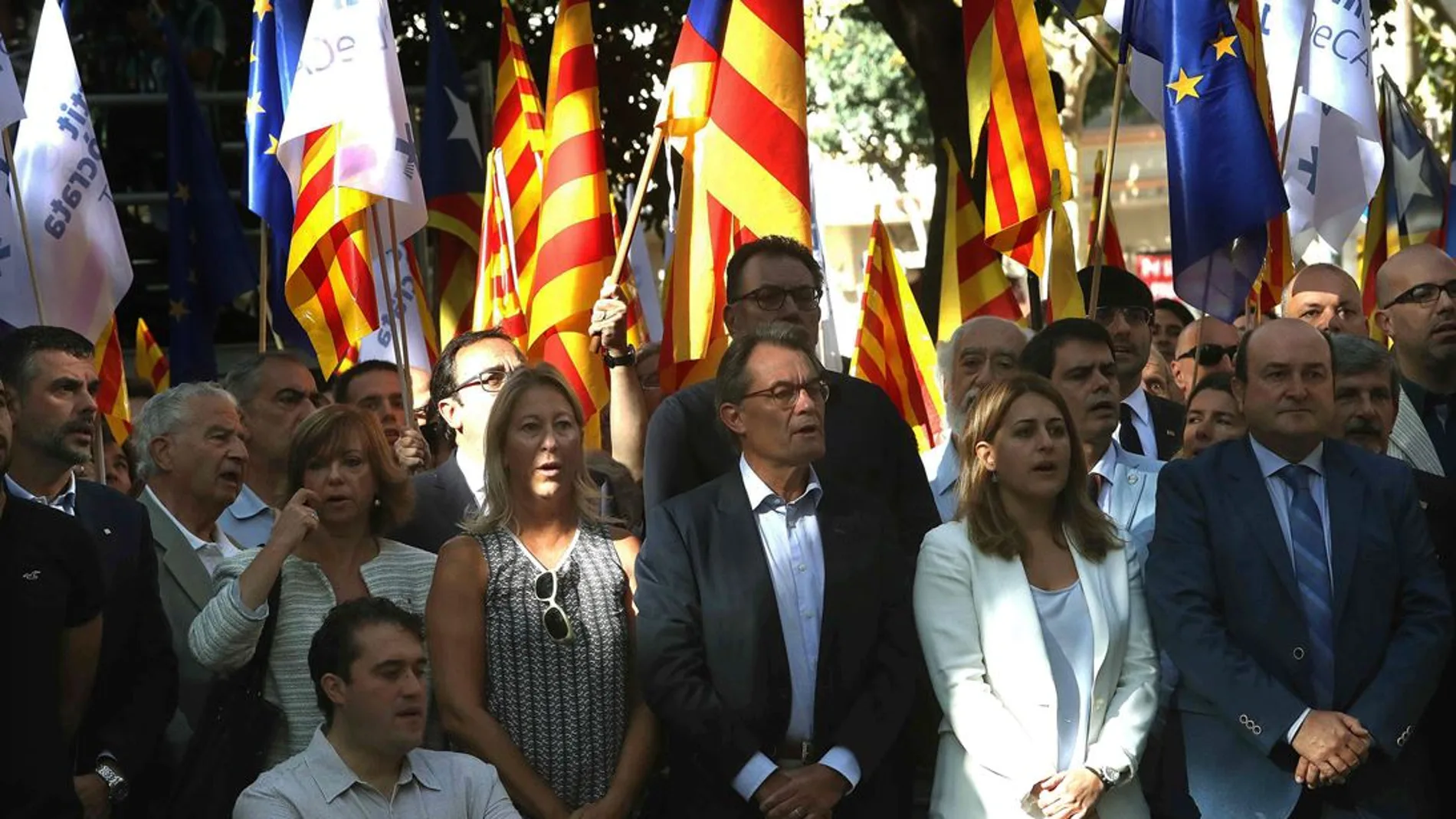 Artur Mas junto a los dirigentes del PDECAT, Marta Pascal y David Bonvehi Artur Mas junto a los dirigentes del PDECAT, Marta Pascal y David Bonvehi