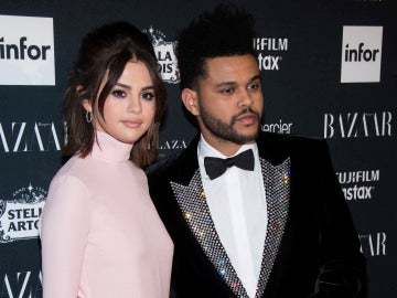 Selena Gomez y The Weeknd en la fiesta de Harper's Bazaar