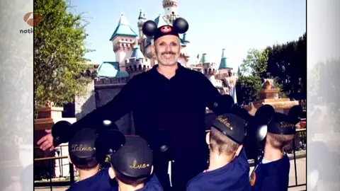Miguel Bosé planta cara al chantaje y publica una foto de sus hijos en las redes sociales Miguel Bosé planta cara al chantaje y publica una foto de sus hijos en las redes sociales
