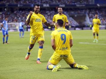 Los jugadores de Las Palmas celebran un gol ante el Málaga