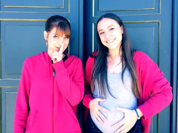 Thais Blume y Blanca Pares protagonizan la despedida más tronchante Thais Blume y Blanca Pares protagonizan la despedida más tronchante