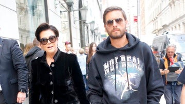 Scott Disick pasea junto a Kris Jenner