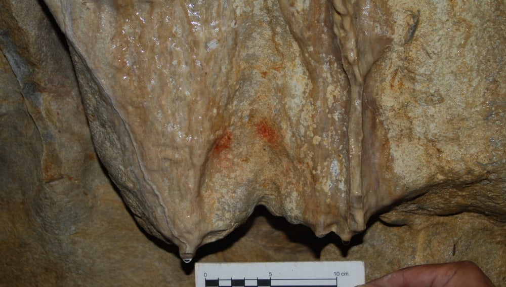 Pintura rupestre hallada en la cueva de Los Murciélagos