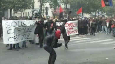 La huelga contra la reforma laboral propuesta por Macron se salda con disturbios entre manifestantes y policía en París