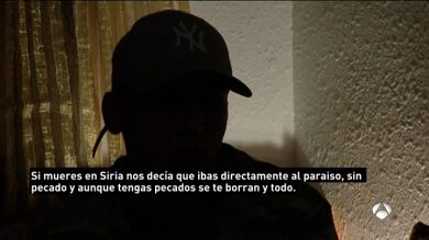 Un gemelo radicalizado por su madre explica que Daesh le prometía 