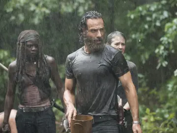 Una imagen mientras llueve en 'The Walking Dead' Una imagen mientras llueve en 'The Walking Dead'