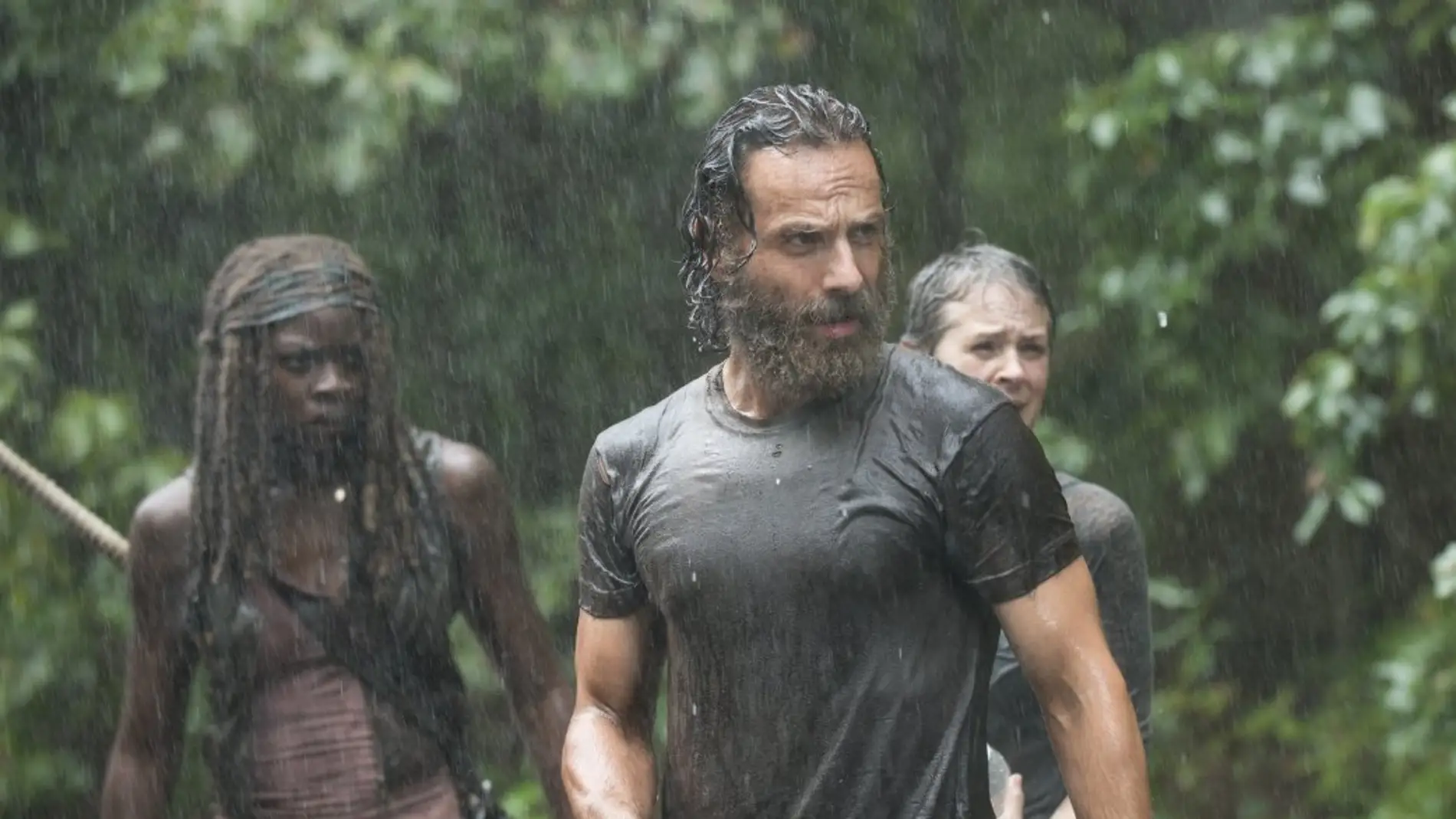 Una imagen mientras llueve en 'The Walking Dead' 