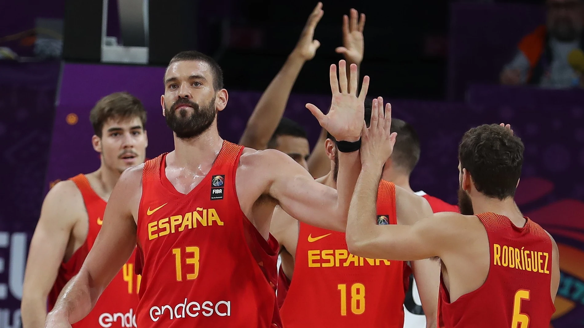 Marc Gasol celebra con sus compañeros una canasta ante Alemania Marc Gasol celebra con sus compañeros una canasta ante Alemania