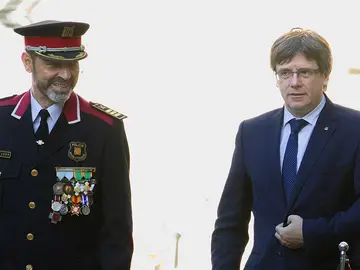 Josep Lluís Trapero y Carles Puigdemont Josep Lluís Trapero y Carles Puigdemont