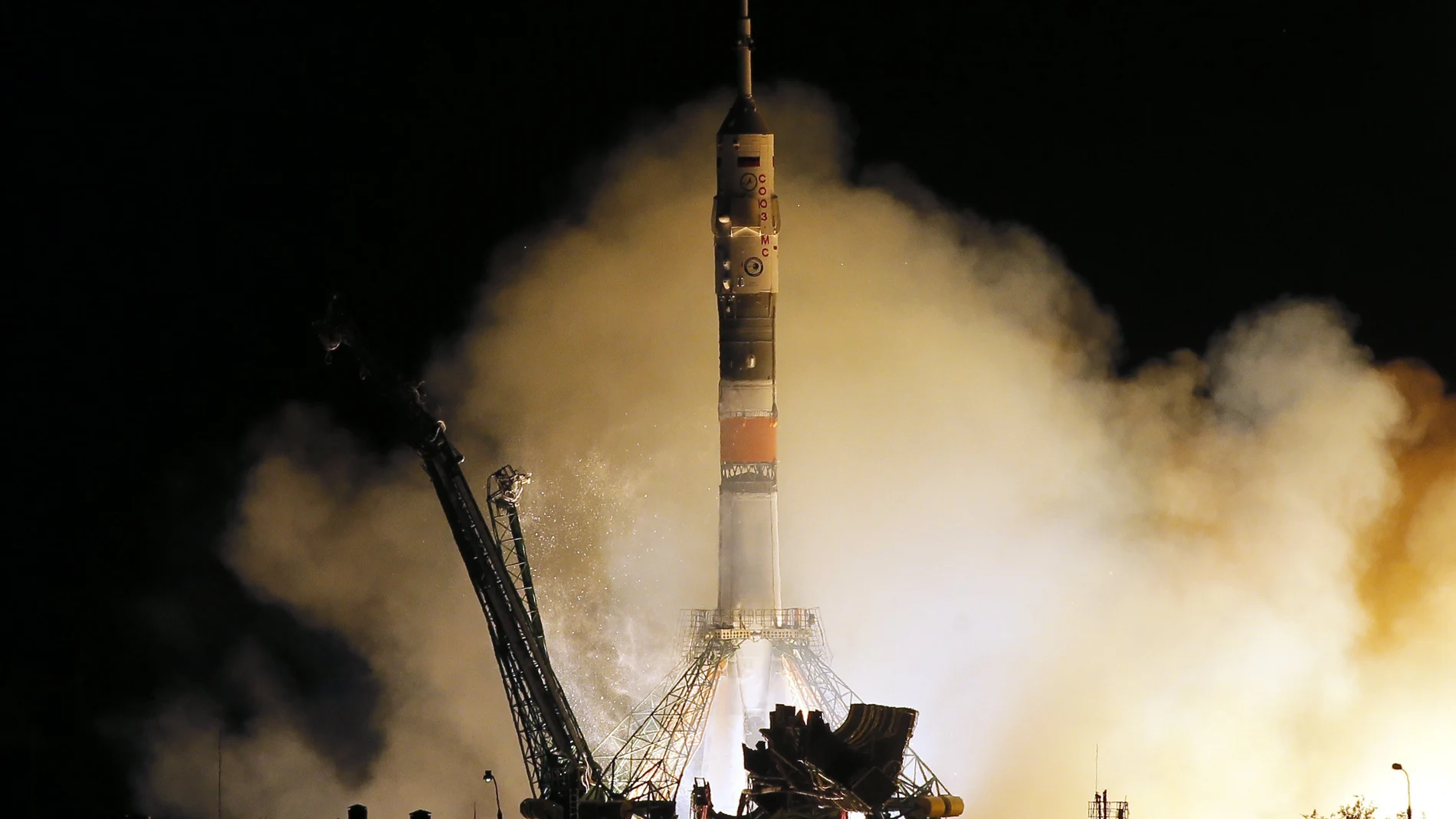La nave espacial Soyuz MS-06 despega hacia la Estación Espacial Internacional (EEI) La nave espacial Soyuz MS-06 despega hacia la Estación Espacial Internacional (EEI)