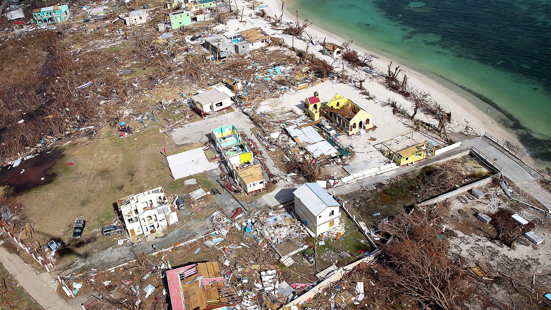 Vista desde el aire de los daños causados por el huracán Irma en Tortola, Islas Vírgenes Británicas Vista desde el aire de los daños causados por el huracán Irma en Tortola, Islas Vírgenes Británicas