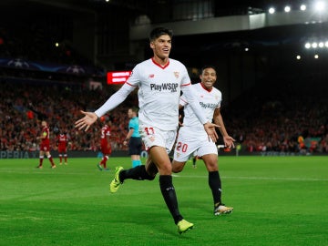 Correa festeja el gol del 2-2 en Anfield