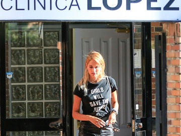 Alba Carrillo saliendo de la clínica López Ibor Alba Carrillo saliendo de la clínica López Ibor