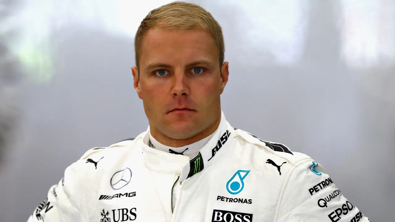 Valtteri Bottas, pensativo antes de una carrera con Mercedes