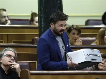 Gabriel Rufián con una impresora en el Congreso Gabriel Rufián con una impresora en el Congreso