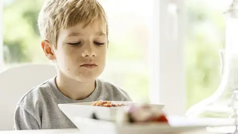 Niño comiendo Niño comiendo