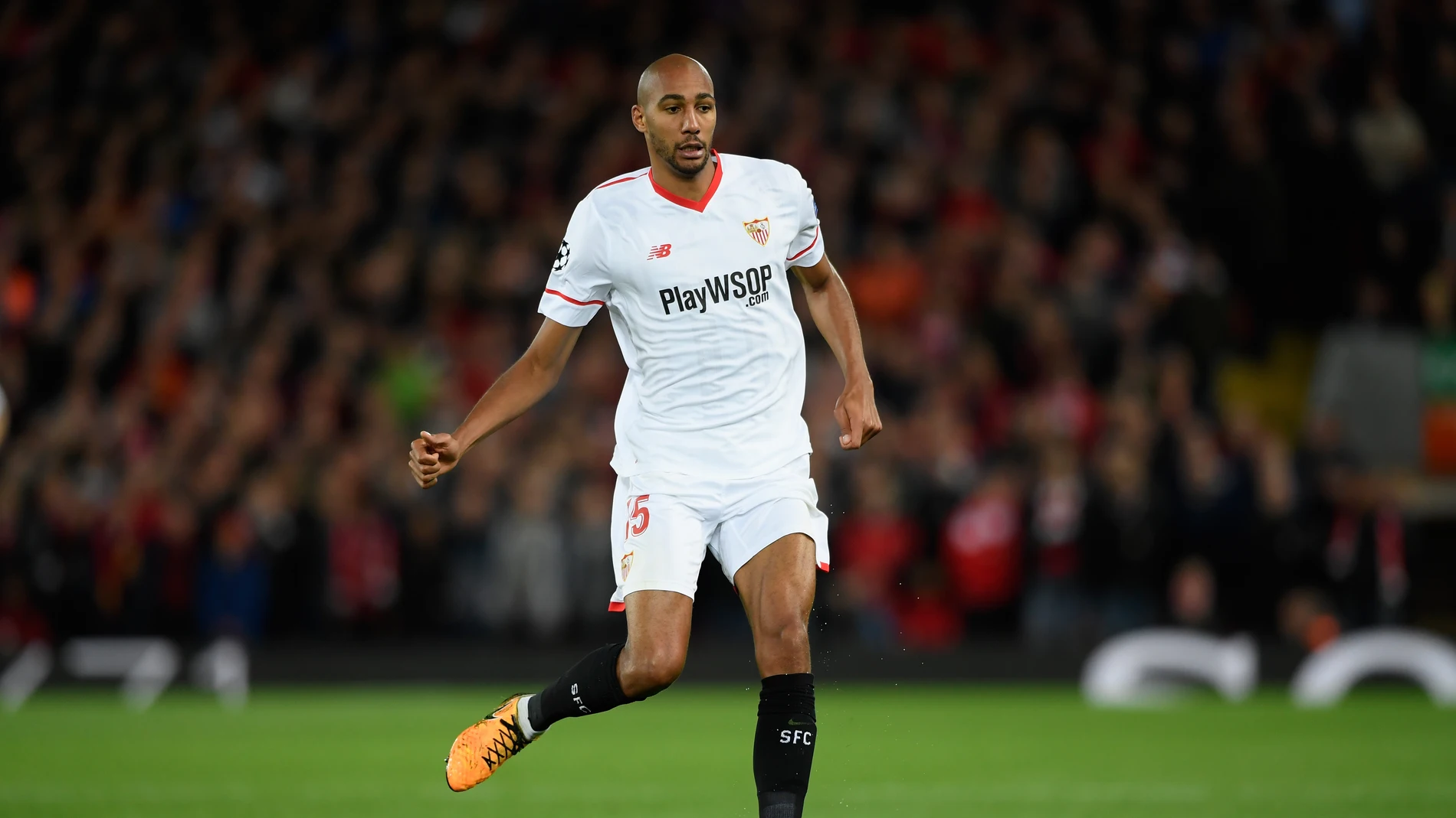 N'Zonzi se prepara para pasar el balón en un partido con el Sevilla N'Zonzi se prepara para pasar el balón en un partido con el Sevilla