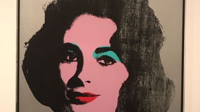 CaixaForum recoge las obras más importantes del creador pop Andy Warhol 
