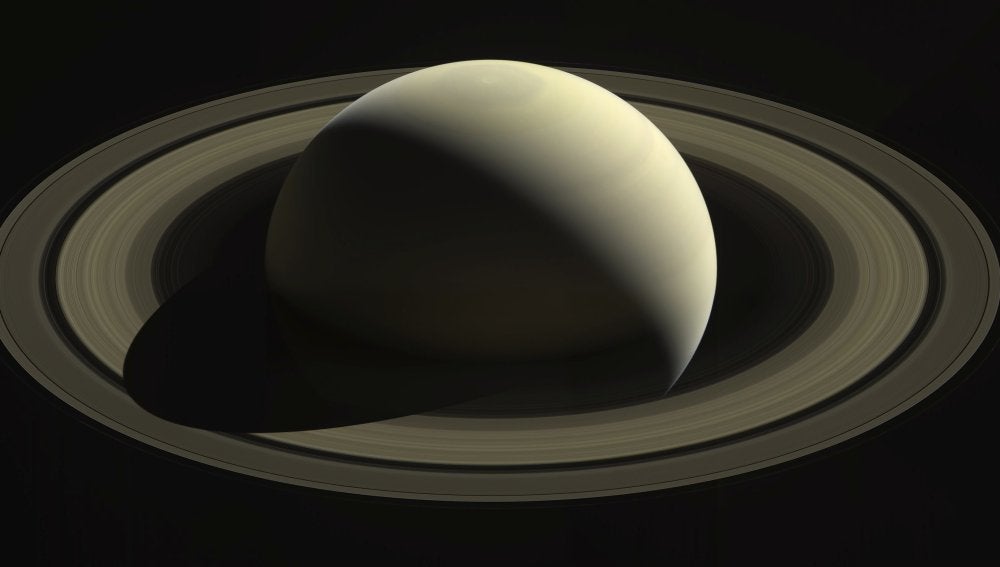 Imagen captada por la sonda Cassini que muestra el planeta Saturno