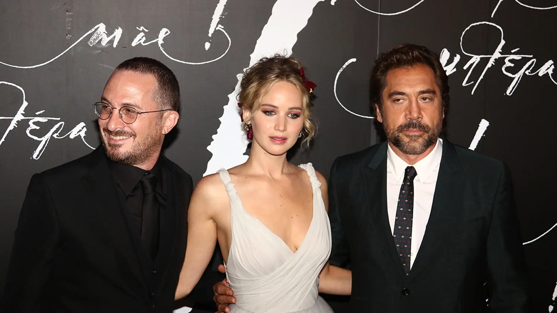 Jennifer Lawrence junto a Darren Aronofsky y Javier Bardem