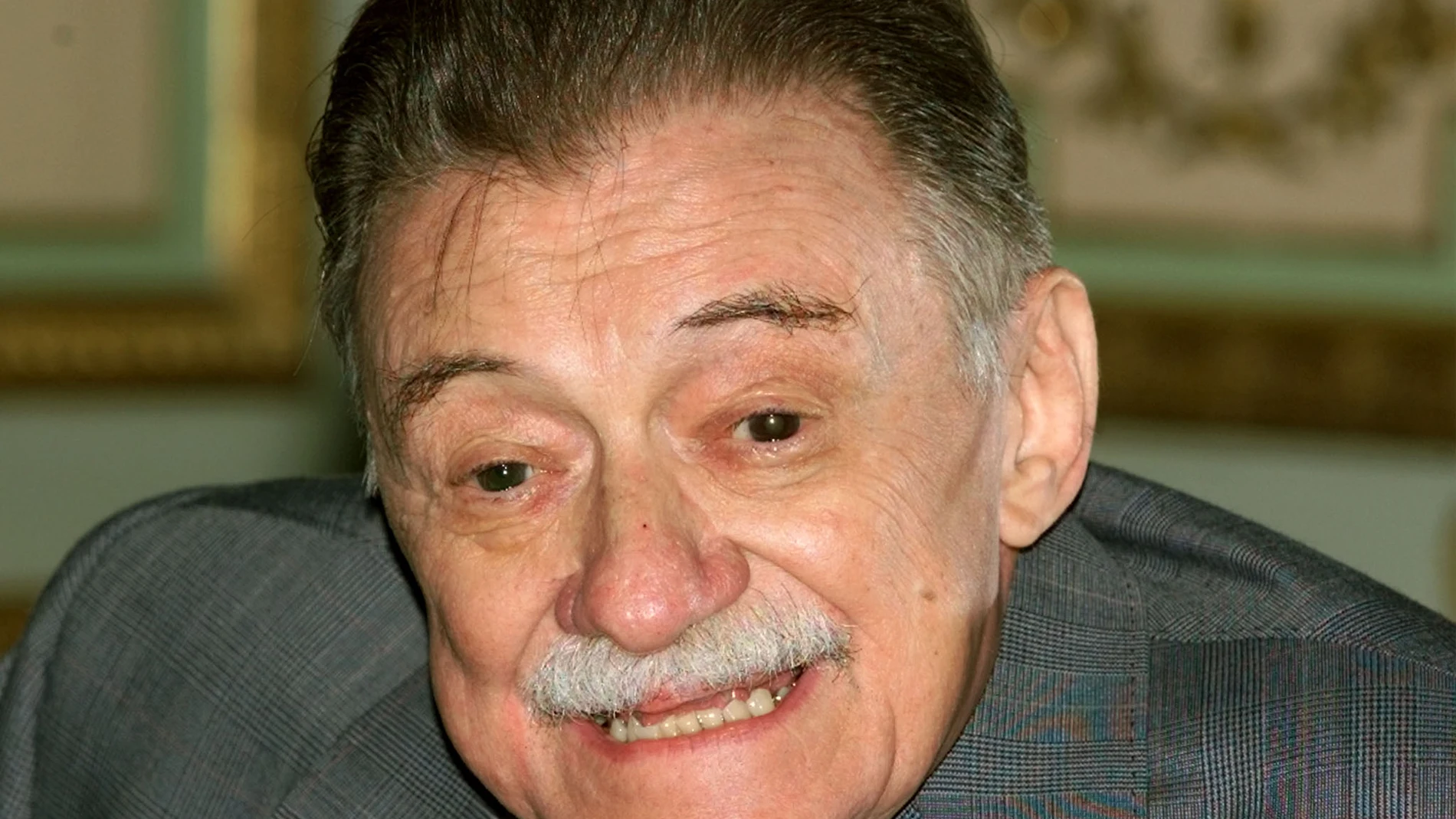 Mario Benedetti presentando en Madrid 'Buzón de tiempo', en 1999 Mario Benedetti presentando en Madrid 'Buzón de tiempo', en 1999