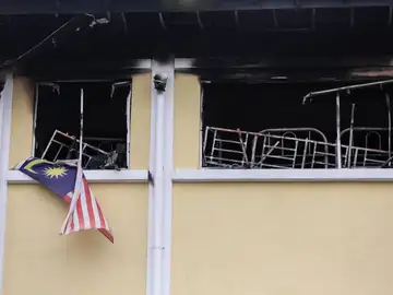 Vista de los daños tras el incendio en la escuela Vista de los daños tras el incendio en la escuela