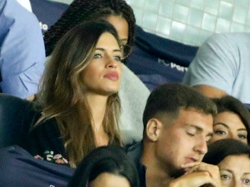 Sara Carbonero, muy pendiente de su marido Iker Casillas