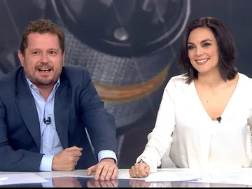 El Monaguillo se saca un moco en pleno informativo creyéndose Matías Prats El Monaguillo se saca un moco en pleno informativo creyéndose Matías Prats