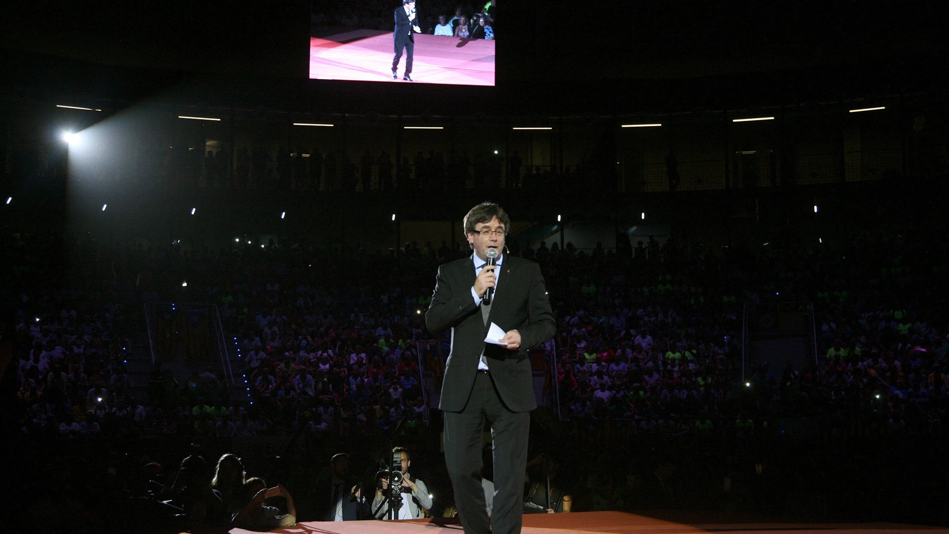 El presidente de la Generalitat, Carles Puigdemont, durante su intervención en el Tarraco Arena El presidente de la Generalitat, Carles Puigdemont, durante su intervención en el Tarraco Arena
