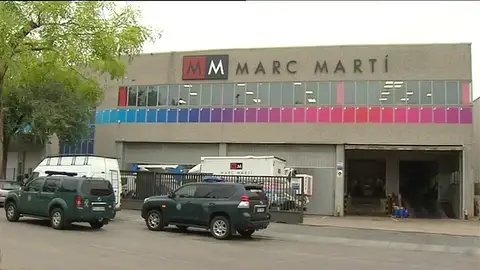 La Guardia Civil inspecciona imprentas y requisa 100.000 carteles del 1-O en una nave de Barcelona La Guardia Civil inspecciona imprentas y requisa 100.000 carteles del 1-O en una nave de Barcelona