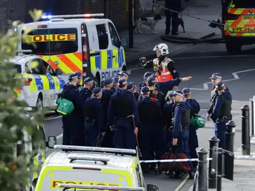 El despliegue policial tras la explosión en el metro de Londres El despliegue policial tras la explosión en el metro de Londres