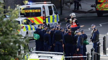 El despliegue policial tras la explosión en el metro de Londres