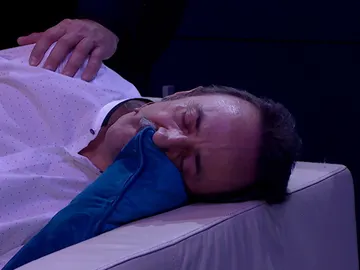 Santi Rodríguez se vuelve loco ‘exterminando’ todo lo que encuentra a su paso Santi Rodríguez se vuelve loco ‘exterminando’ todo lo que encuentra a su paso