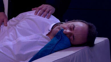 Santi Rodríguez se vuelve loco ‘exterminando’ todo lo que encuentra a su paso