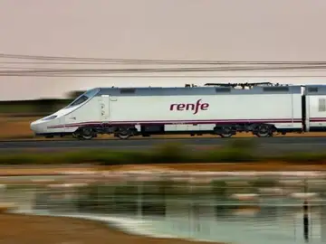 Uno de los trenes con los que opera Renfe Uno de los trenes con los que opera Renfe