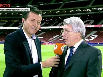 Enrique Cerezo, en Antena 3 Noticias: "Habrá sorpresa en el saque de honor del Metropolitano" Enrique Cerezo, en Antena 3 Noticias: "Habrá sorpresa en el saque de honor del Metropolitano"