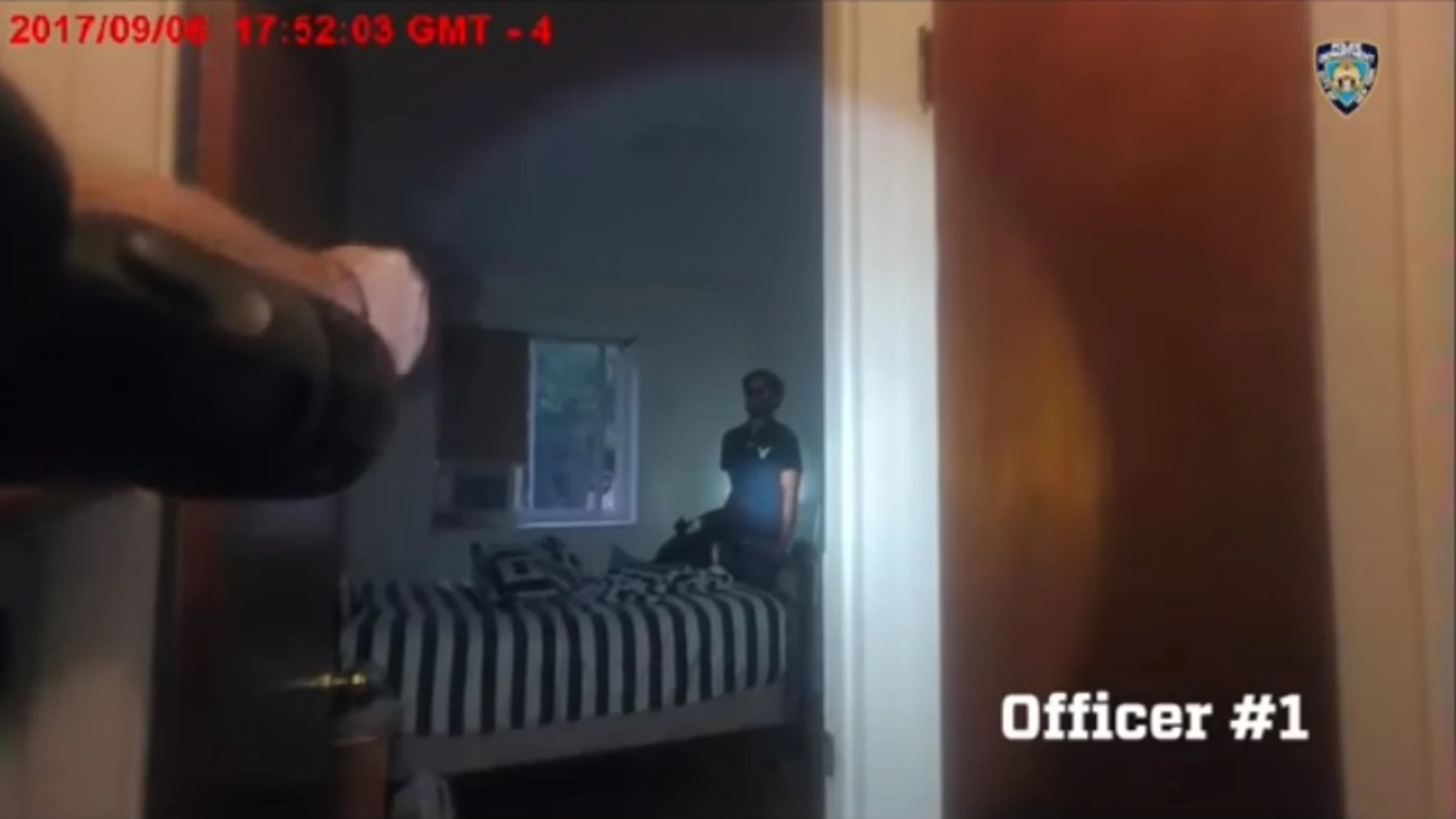 Momento del enfrentamiento entre el hombre y los agentes Momento del enfrentamiento entre el hombre y los agentes