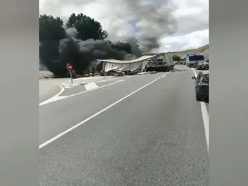 Choque de dos camiones en la Nacional-1 Choque de dos camiones en la Nacional-1