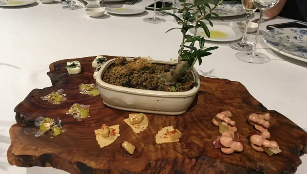 La espectacular puesta en escena de los aperitivos de L'Antic Molí. La espectacular puesta en escena de los aperitivos de L'Antic Molí.