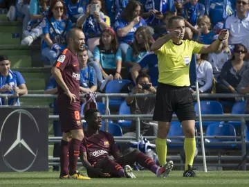 Dembelé, tendido en el suelo Dembelé, tendido en el suelo