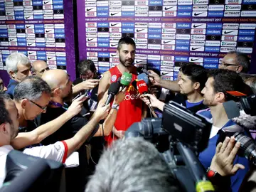 Juan Carlos Navarro habla ante los medios de comunicación Juan Carlos Navarro habla ante los medios de comunicación